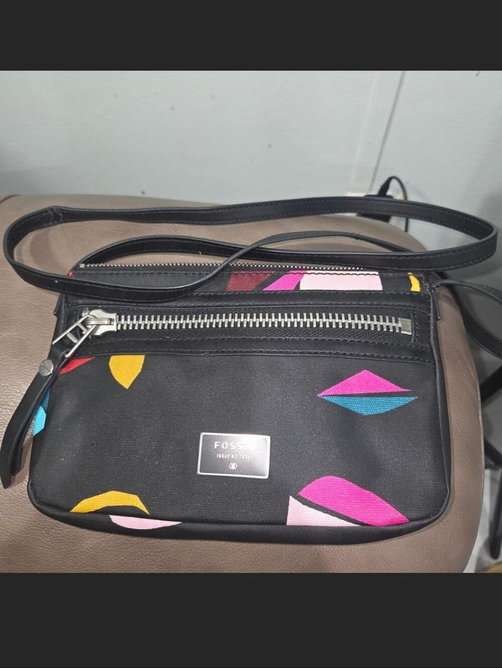 Fossil Black Crossbody Bag with Colorful Lip Motif - Picture 1 of 3